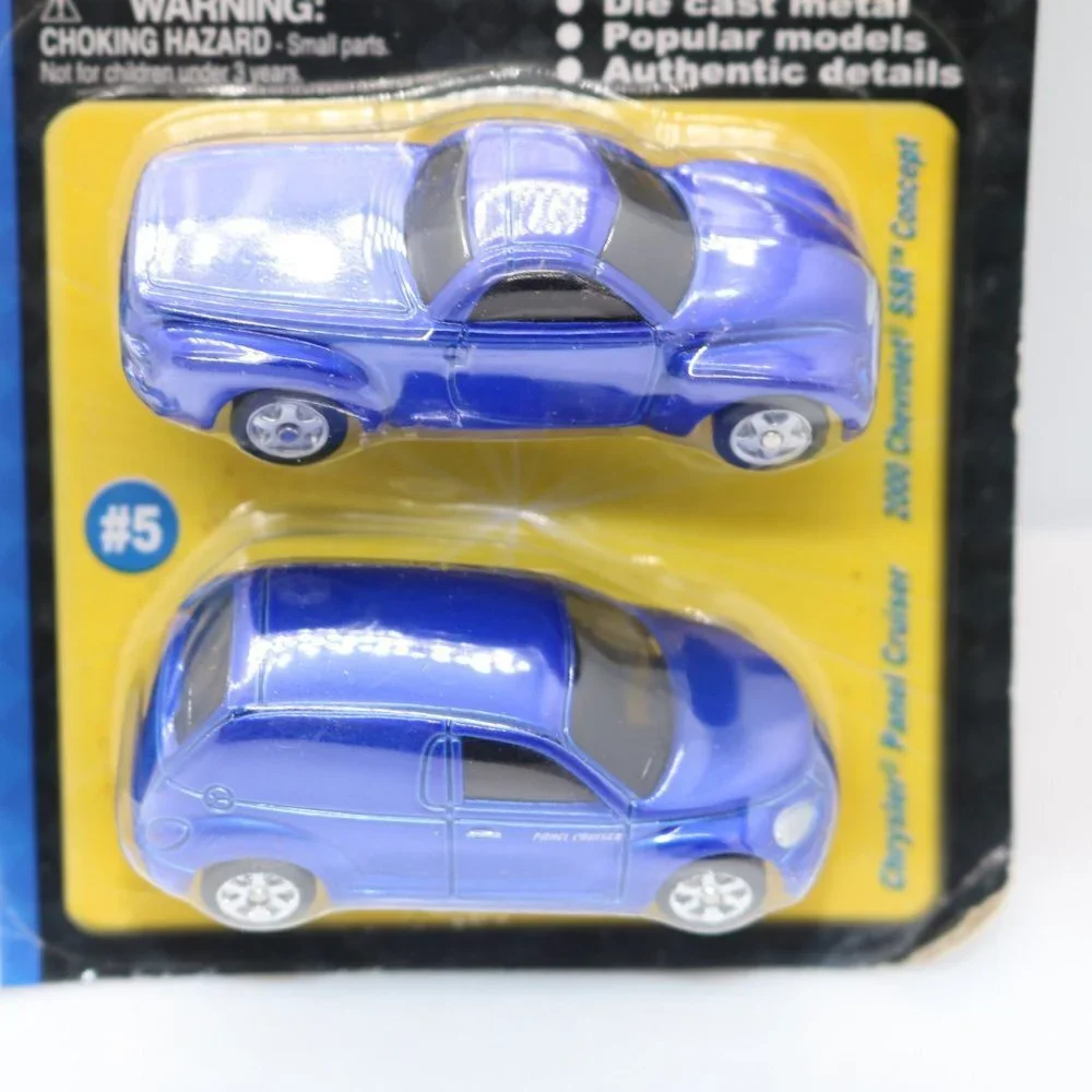 Maisto Motor Works #5 2000 SSR and Chrysler Cruiser